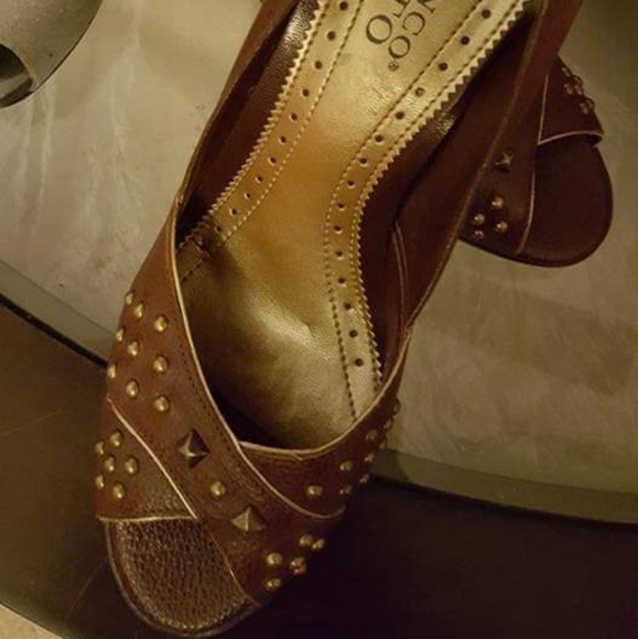 Leather heels - Picture 1 of 2